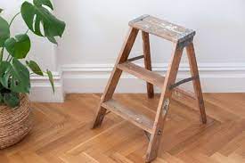 How to build a pallet wood folding step stool that's not going to fall apart! 11 Free Plans For A Diy Step Stool