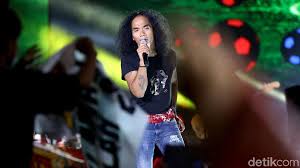 Tangga nada diatonis adalah tangga nada yang punya tujuh not atau nada yang berbeda dalam satu oktaf. 7 Lagu Bertema Lingkungan Dan Liriknya