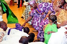 Groom Bowing Down To Inlaws Feet Part Of The Traditional Yoruba Wedding Ceremony Real Traditional Wed African Inspired Wedding African Wedding Yoruba Wedding