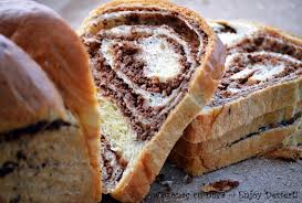 Faina, drojdie, zahar, oua, unt, ulei, lapte, lamaie, portocala, cacao, nuca, rahat, stafide, esenta de rom, sare, zahar vanilat. Cozonac FÄƒrÄƒ FrÄƒmantare BrÄƒila Portal