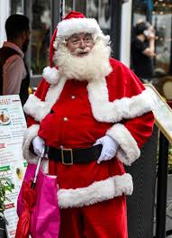 Curiozitati despre craciun pe care poate nu le stiai prezinta cateva informatii pe care multi dintre cei ce sarbatoresc craciunul si nasterea domnului nu le stiu. CrÄƒciunul E Imun La Covid Mesajul Lui MoÈ™ CrÄƒciun Pentru Noi ToÈ›i