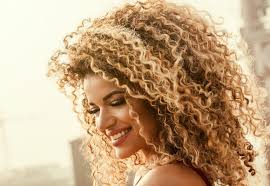 Molto importante in un taglio per capelli ricci è la parte anteriore. Dry Cut I Capelli Ricci Si Tagliano Da Asciutti Officina Riccia