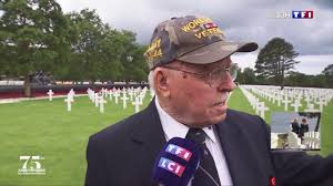 🗣 "Je ne suis pas un héros, je suis juste un survivant. Les héros, ils  sont là", dit le vétéran américain Warren Goss en désignant le cimetière de  Colleville-sur-Mer., 📺 Regardez ce poignant ...