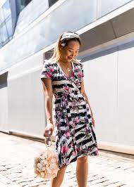 Day To Night Floral Wrap Dress Diy Scarf Headband Layers Of Chic Summer Fashion Outfits Casual Wrap Dresses Diy Ruffles Fashion