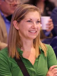 Kim Holloway's Instagram, Twitter & Facebook