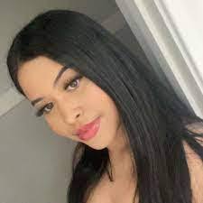 Holly Averill's Instagram, Twitter & Facebook