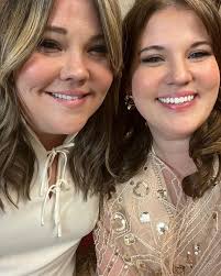 Thank you @honeymoon for an unforgettable experience at @stagecoach last  night. The kindest of hearts and audiences. Bucket list item achieved ✓ 💗  💡