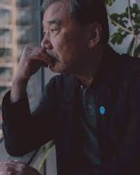 A solidão não é apenas a ausência de pessoas. É a falta de propósito, a  carência de significado. Quando você se vê em um mundo onde tudo parece  alienado e distante, onde