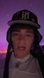 Evan Hayes's Instagram, Twitter & Facebook