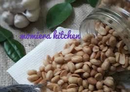 Tambahkan daun jeruk dan serai untuk hilangkan bau nya. Resep Kacang Bawang Daun Jeruk Oleh Momiera Cookpad