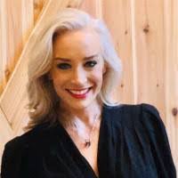 Mandy Mack's Instagram, Twitter & Facebook