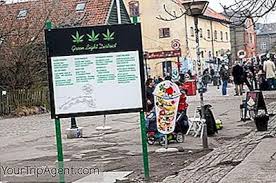 Sur le site mapcarta, la carte libre. Christiania 13 Wissenswertes Uber Kopenhagens Hippie Free Town 2021