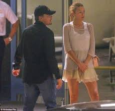 Blake lively nasceu em tarzana, na cidade de los angeles, filha dos atores ernie lively e elaine lively. Blake Lively Style Guide Blake And Leo S Secret Date Blake Lively Style Blake Lively Blake Lively Family