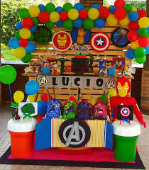 La decoración del área donde se realizará la fiesta debe ser hecha de forma sencilla, pero llamativa, para esto recomendamos utilizar globos, cadenetas de papel de colores vivos, guirnaldas de colores o de materiales alegres y cintas y serpentinas. Decoracion Para Fiesta Infantil Avengers Ideas Para Las Fiestas Infantiles Para Mujeres Hombres 15 Anos Y Bodas