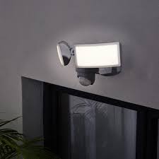 Cette gamme de produits propose de découvrir le spot led encastrable. Projecteur Exterieur A Detection Led Integree 1700 Lm Argent Seffner Inspire Leroy Merlin