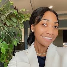 Leila Gutierrez's Instagram, Twitter & Facebook