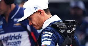 Kyle Larson's EchoPark Grass Slide: A Desperate Gamble or a Genius Move Before NASCAR's Chase?