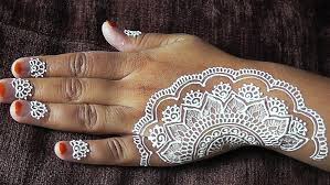 For first time henna tattoo artists, or even novice henna tattoo artists, consider using a stencil to ensure a great design. How To Make A Henna Tattoo With 2 Ingredients Looks Charm
