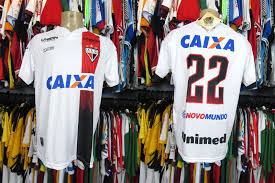 Bruno corsino/acg uniforme titular 2021 (home kit) a nova camisa titular do atlético goianiense é exatamente igual à terceira camisa lançada em 2020, mas traz as cores invertidas, sendo predominantemente vermelha com uma faixa diagonal preta cortando o manto da esquerda para a direita. Brecho Do Futebol Atletico Goianiense 2018 Segunda Camisa Tamanho M 22