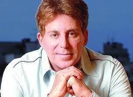 Edwin Luisi não desce do salto