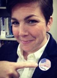 Carolyn Holmes's Instagram, Twitter & Facebook