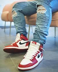 Air Jordan 1 Retro High Og Chicago Sneakersoutfit Tenis Cano Longo Tenis Caros Moda Gringa