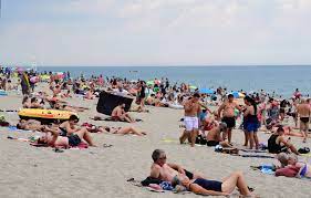 Bare Breasts on French Beaches? You Can, Despite Police Warnings - The New  York Times