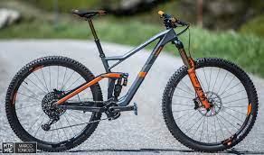Son exceptionnelle fourche fox 36 factory grip2 et son amortisseur float x2 factory présentent un incroyable débattement permettant d'absorber les irrégularités des routes de montagne. Mtb Mag Com Mountain Bike Magazine Tested Cube Stereo 150 C 68 Tm 29
