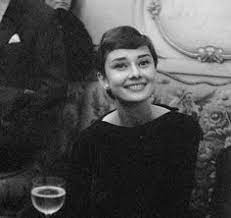 taken by yousuf karsh she makes a black polo neck look so sophisticated audrey pinterest beautiful クラシック オードリー ヘップバーン