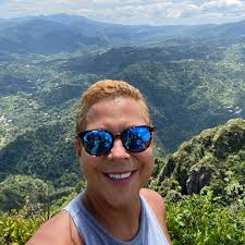 Somos Ariel y Natashia☕️ Los dos seres detrás de el nombre  @blacflamingocoffee☀️ Esto año ha sido talvez el más retante, tanto en  nuestra vida professional como la personal. Hemos caído mil veces