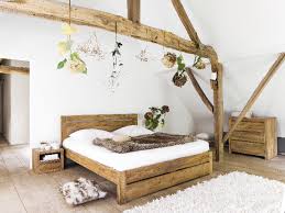 Idee fai da te camera da letto bnb chicago 2022.cornici per foto fai da te di legno colore bianco con fili su cui attaccare le fotografie. Come Realizzare Il Letto Fai Da Te