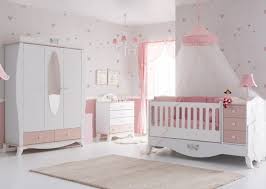 Ladin ağacı nefes alabilen, neredeyse hiç deforme olmayan, odanın nem dengesini koruyan sağlıklı bir ağaç cinsi ve aynı zamanda sağlıklı. Belis Rose Buyuyen Besik Modeli Dekorasyon Rehberi