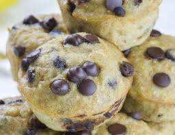 Des Muffins Absolument Parfaits A La Banane Et Au Chocolat Recipe Banana Chocolate Chip Muffins Skinny Banana Muffins Homemade Snacks