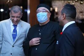 صور هاني سلامة ومحمد نور يساندون مؤمن زكريا في افتتاح مطعمه