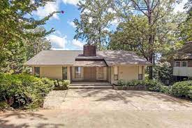 Reduced Listing 500 River Cliff Ln Old Pickwick Waterfront Cabin In Sought After River Cliff Subdivision Three Bedrooms Waterfront Cabins Cabin Waterfront