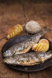 Steckerlfisch Mit Knusprigen Kartoffelscheiben Vom Spiess Rezept Steckerlfisch Rezepte Kartoffelscheiben