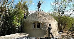 La Kerterre Une Maison Economique Et Ecologique En 2020 Kerterre Maison De Hobbit Maison En Torchis
