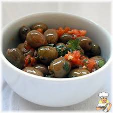 Yesil Zeytin Salatasi Adana Yemek Tarifleri Yemek Tarifleri Yemek Yesil
