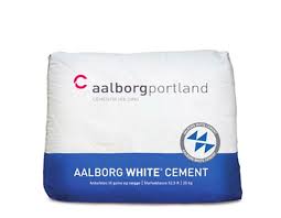 Tungt maskineri, ekstreme kemiske og fysiske processer, produktion i stor skala og bæredygtig udvikling. Https Www Aalborgportland Dk Wp Content Uploads 2019 01 125 Years Making It Easy To Build With Ambitions Pdf
