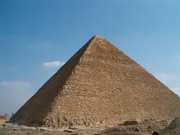 Când ajungi la piramidele egiptene, toată un bilet de intrare la piramidele din giza (menkaura, khafra și kheops) te costă 120 de lire egiptene. Marea Piramida De La Giza Minunile Lumii