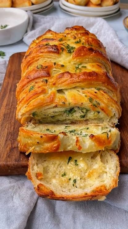 Sourdough Discard Garlic Pull Apart Bread