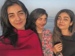 The three sisters are close to each other. Sarah Khan Enjoying At Beach With Her Sisters Noor Khan Aisha Khan Azaadpakistan