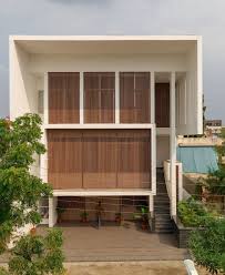 Kayu jati merupakan salah satu jenis kayu yang sudah sangat populer sekali di kalangan masyarakat. Fasad Berbentuk Kubus Dengan Separasi Dari Kayu Membuat Dimensi Rumah Terlihat Lebih Luas Bentuk Bangun Ruang Apa Yang Jadi Favori Rumah Bangunan Desain Rumah