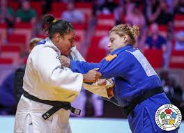 She won silver medals at the world championships in 2013 and 2014 and bronze medals. Maria Suelen Altheman Ijf Org