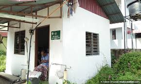 Maka, beruntunglah rakyat kelantan, boleh terus pergi ke rumah wakil rakyat. Malaysiakini Kisah Sebenar Rumah Kecil Kerajaan Kelantan