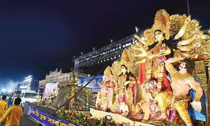 Red Road to dazzle as Kolkata bids grand farewell to the Goddess; Around 95 pujas to take part in carnival