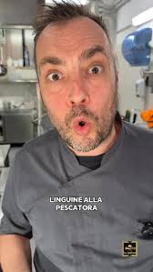 🍝 Linguine alla Pascatora: la tradizione si fa mare, Si comincia dal  profumo dei calamari freschi (trucchetto: li condiamo prima di cuocerli!),,  poi arriva il gamberone, i gamberetti freschissimi e ...