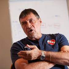 Falcioni habría aceptado ser el entrenador y su contrato sería por un año. Murio La Esposa De Julio Cesar Falcioni El Apoyo Del Plantel De Independiente Al Dt