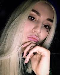 Pin By Ava Max On Ava Max In 2020 Psycho Girl Amanda Singer