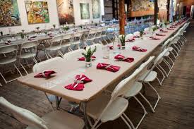 I Love How They Covered The Tables In Kraft Paper So Cheap Hip Girl S Guide To Homemaking Li Table Covers Wedding Kraft Paper Wedding Wedding Tablecloths